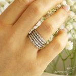 bague-multiples-anneaux-argent-rhodie-2-anneaux-lisses-2-ciseles-1serti-tour-complet-de-zirconium-blanc