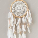 capteur-reves-blanc-accroche-mur-blanc-casse_53876-94410